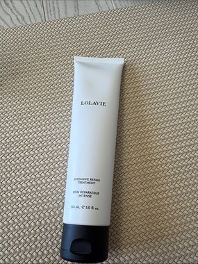 Lolavie Intensive Repair Treatment - White Moisturizer Tube